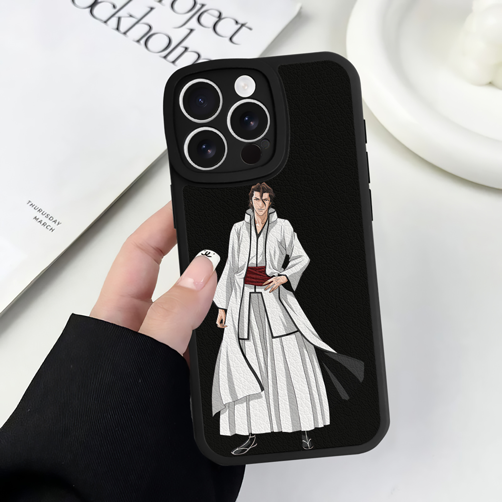 （画像用） ブリーチ 藍染 惣右介（あいぜん そうすけ） BLEACH Aizen Sousuke 【iPhone 16シリーズ対応】シリコンスマホケース（レザー調） 材質：シリコン